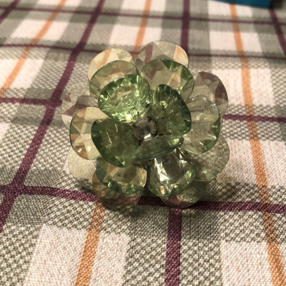 Green flower ring